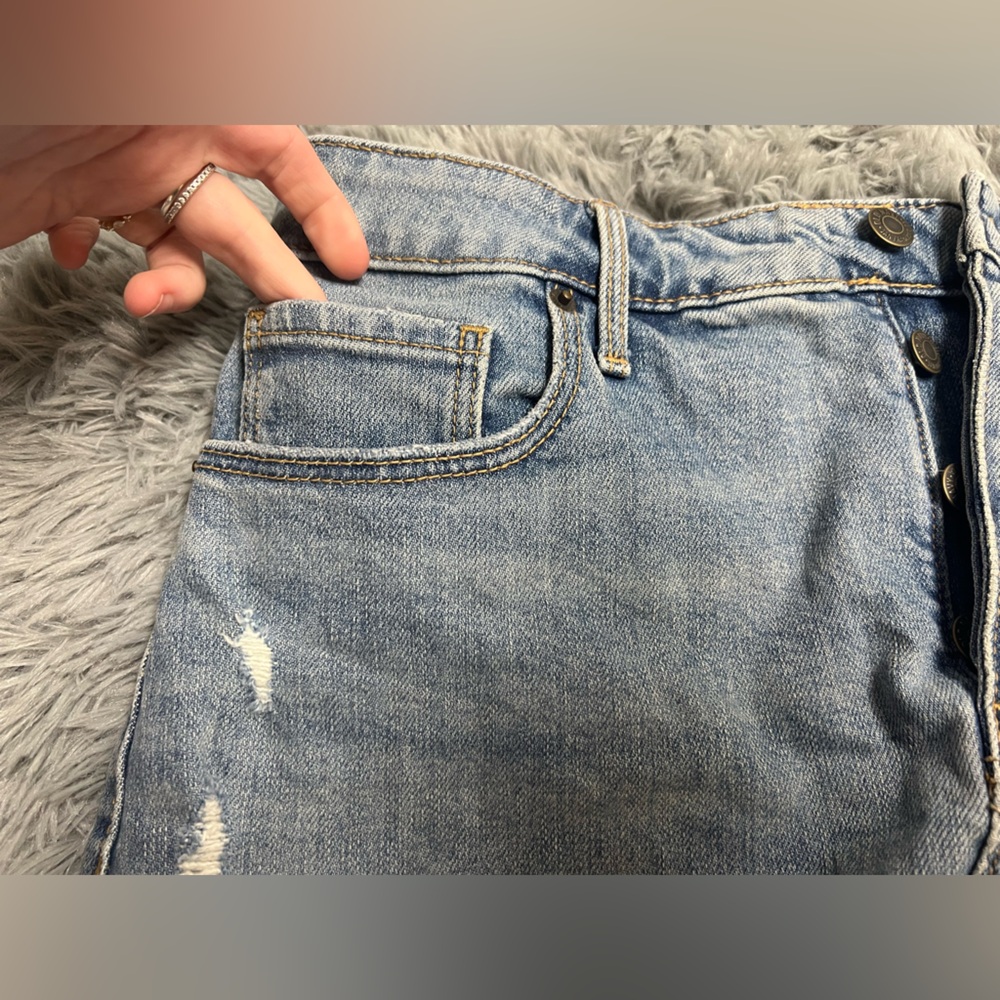 Stylish Light-Wash Denim Skirt - Picture 12 of 16